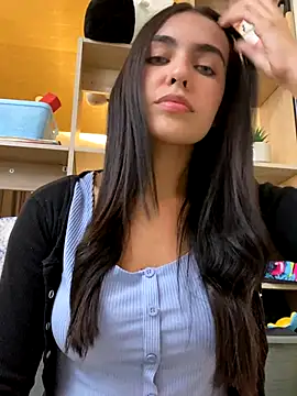 Snapshot of DaphneUwu chatting on 10/14/25, 12:44 DaphneUwu online show from 10/14/25, 12:44
