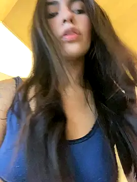 Snapshot of DaphneUwu chatting on 10/28/25, 12:44 DaphneUwu online show from 10/28/25, 12:44