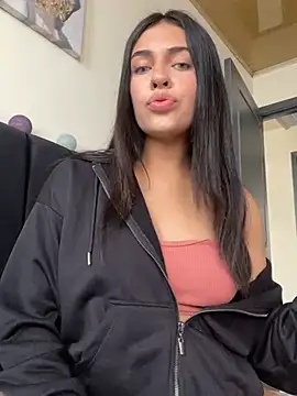 Snapshot of DaphneUwu chatting on 12/23/24, 03:00 DaphneUwu online show from 12/23/24, 03:00