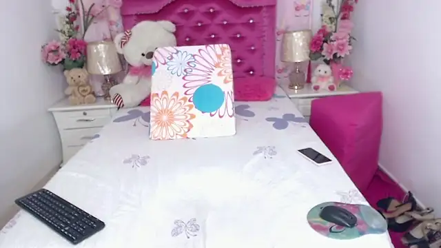 Divaxhermosa online show from 12/17/25, 11:32