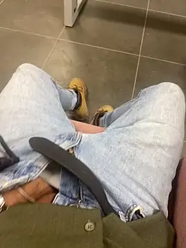 Snapshot of amyalaruz34ist chatting on 11/13/25, 04:00 amyalaruz34ist online show from 11/13/25, 04:00