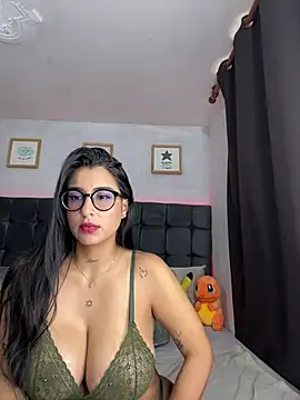 Snapshot of lovely_violet13 chatting on 07/16/26, 04:04 lovely violet13 online show from 07/16/26, 04:04