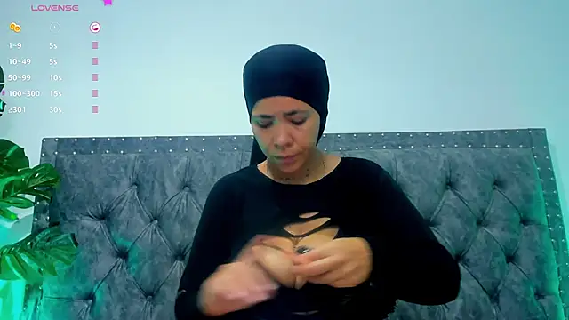 Snapshot of Dounia_nagi chatting on 02/07/25, 01:01 Dounia nagi online show from 02/07/25, 01:01