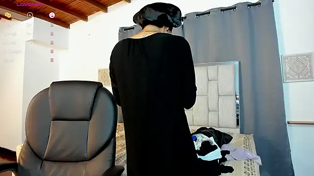 Snapshot of Dounia_nagi chatting on 10/25/25, 08:09 Dounia nagi online show from 10/25/25, 08:09