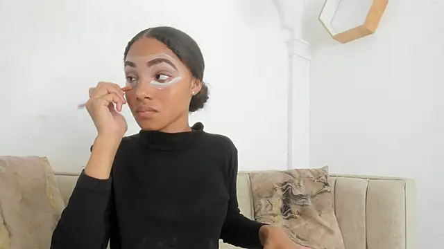 kristyl paez online show from 10/18/25, 08:11