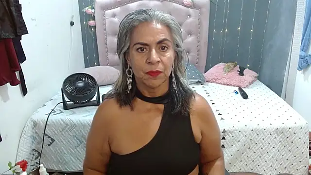 Snapshot of lalisha_96 chatting on 10/19/25, 12:24 lalisha 96 online show from 10/19/25, 12:24