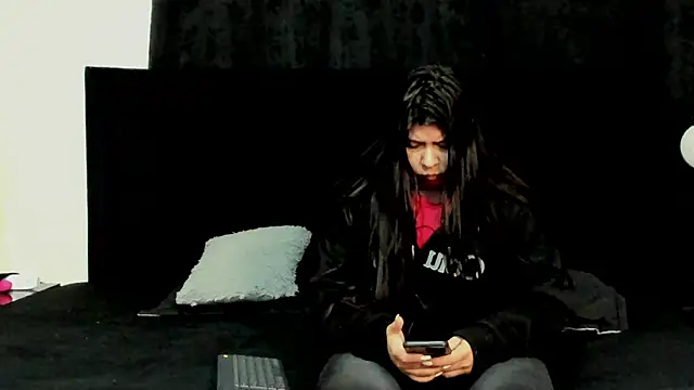 Snapshot of lissandthor13 chatting on 01/13/26, 10:19 lissandthor13 online show from 01/13/26, 10:19