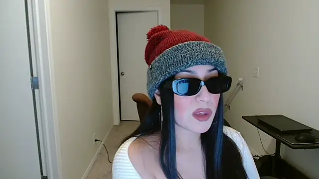 Sassy Latina online show from 12/23/25, 04:12