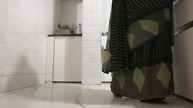 Riyasingh9 online show from 11/18/25, 04:16