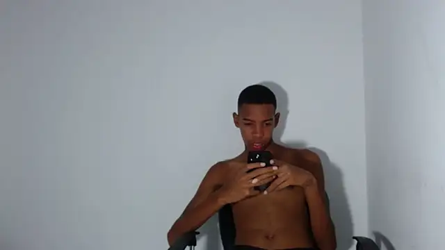 Snapshot of tonny_sexxxx chatting on 03/21/25, 09:01 tonny sexxxx online show from 03/21/25, 09:01