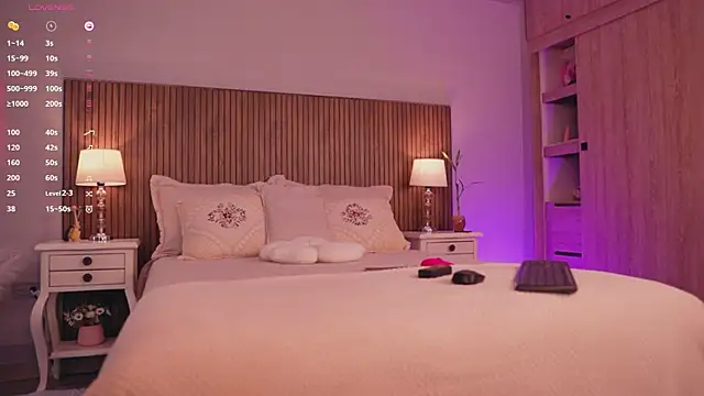 tatikiss  online show from 11/21/25, 11:53