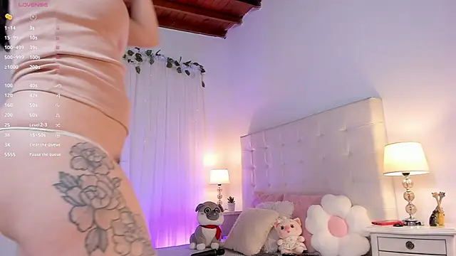 tatikiss  online show from 09/22/25, 11:38