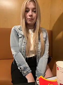 CherryAuroraa online show from 02/05/25, 08:25