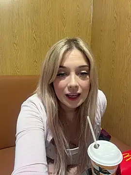 CherryAuroraa online show from 04/05/26, 08:26