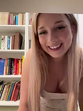 CherryAuroraa online show from 09/19/25, 10:52