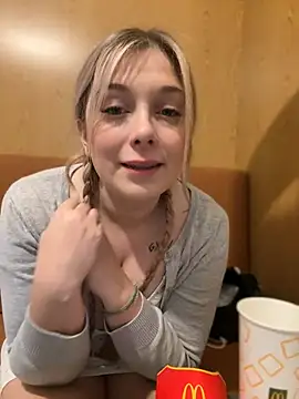 CherryAuroraa online show from 12/29/24, 12:20