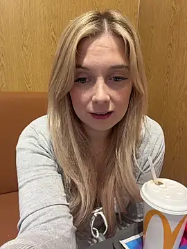 Snapshot of CherryAuroraa chatting on 02/25/26, 06:19 CherryAuroraa online show from 02/25/26, 06:19