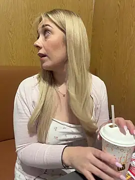 CherryAuroraa online show from 03/25/26, 09:35