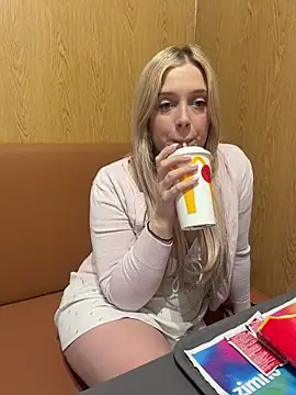 Snapshot of CherryAuroraa chatting on 03/01/26, 10:21 CherryAuroraa online show from 03/01/26, 10:21