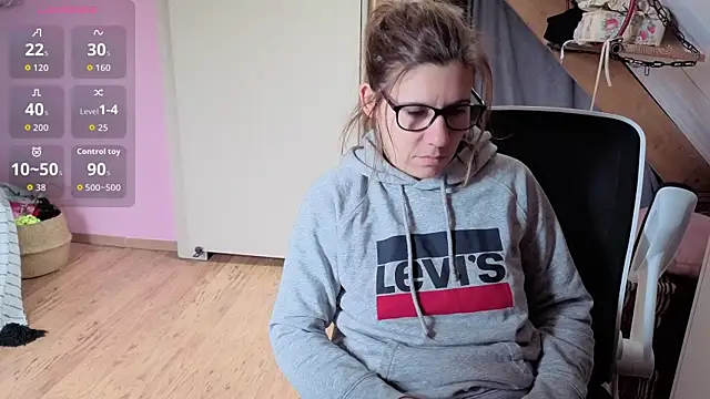 Lina lou4 online show from 04/12/26, 12:08