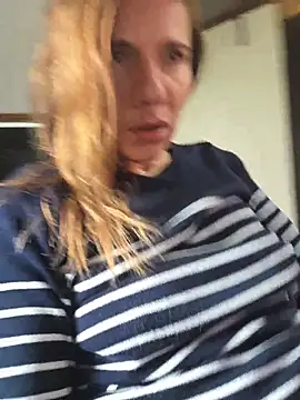 Lina lou4 online show from 11/27/25, 12:27