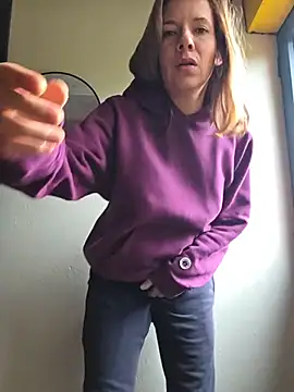 Lina lou4 online show from 04/15/26, 07:14