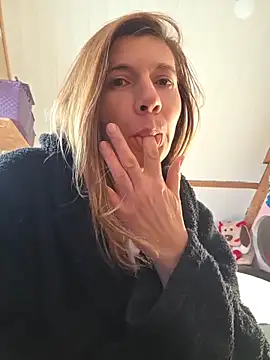 Lina lou4 online show from 12/16/25, 09:46