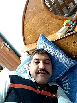 Snapshot of Amandev7 chatting on 10/18/25, 03:08 Amandev7 online show from 10/18/25, 03:08