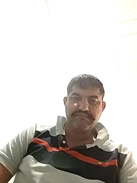 Snapshot of Amandev7 chatting on 10/20/25, 04:36 Amandev7 online show from 10/20/25, 04:36