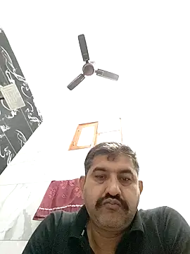 Snapshot of Amandev7 chatting on 10/15/25, 04:00 Amandev7 online show from 10/15/25, 04:00