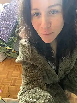 SuzieWanKenobi online show from 09/29/25, 09:05