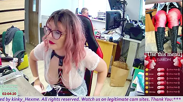 Snapshot of kinky_Hexme chatting on 10/15/25, 09:28 kinky Hexme online show from 10/15/25, 09:28