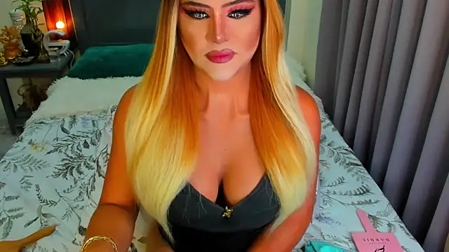 Snapshot of MissNaughtyTyra chatting on 09/10/25, 01:37 MissNaughtyTyra online show from 09/10/25, 01:37
