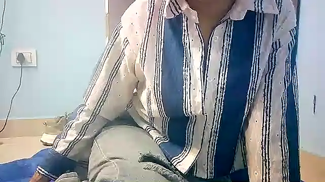 lovelydesi21 online show from 01/18/25, 02:02