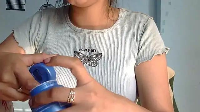 lovelydesi21 online show from 11/17/25, 04:49