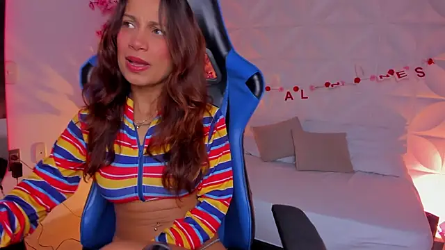 cora 22 online show from 02/15/26, 12:15