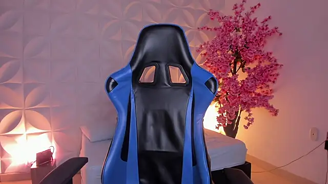 cora 22 online show from 02/28/26, 12:49