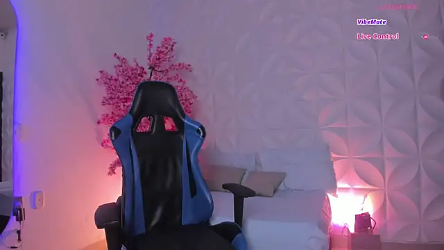 cora 22 online show from 11/29/25, 12:38