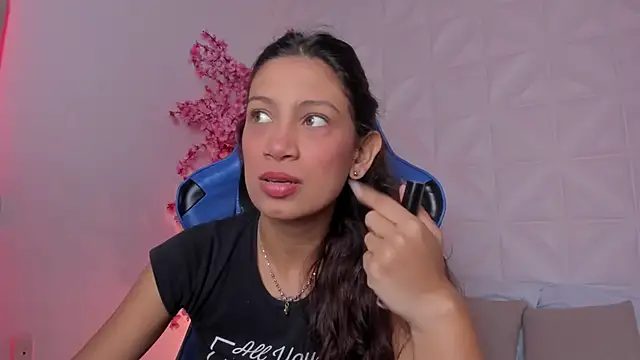 cora 22 online show from 02/18/26, 12:45