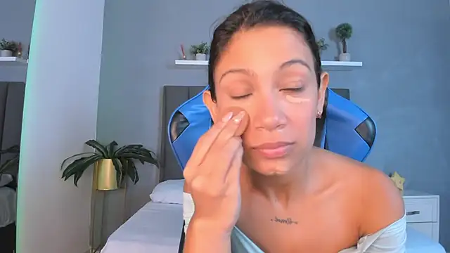 cora 22 online show from 10/29/25, 12:48