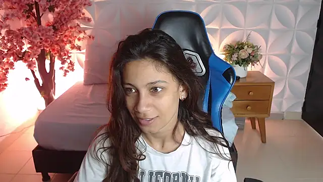 cora 22 online show from 12/22/25, 12:38