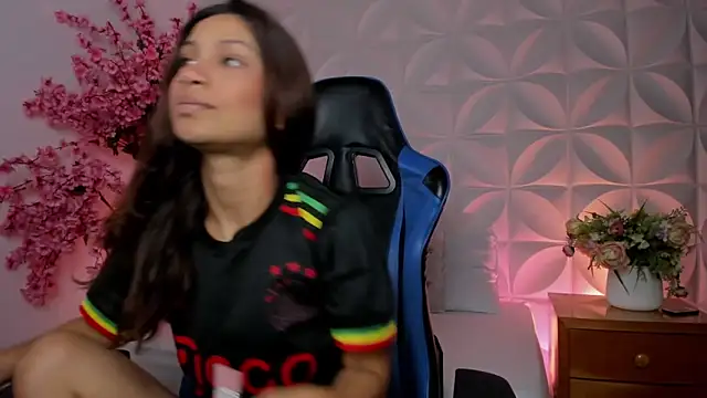 cora 22 online show from 11/11/25, 12:55