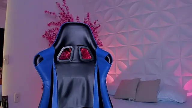 cora 22 online show from 12/05/25, 12:48