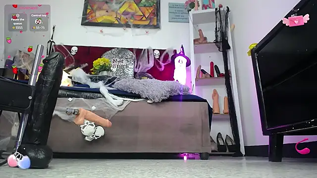 louise nails online show from 10/23/25, 01:10