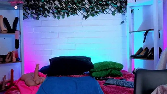 louise nails online show from 05/30/26, 04:01