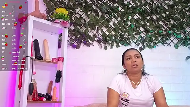 Snapshot of louise_nails chatting on 07/09/26, 08:19 louise nails online show from 07/09/26, 08:19