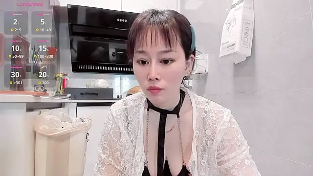 Snapshot of Vivian-6 chatting on 04/01/26, 01:19 Vivian-6 online show from 04/01/26, 01:19