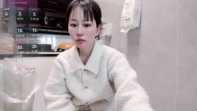 Snapshot of Vivian-6 chatting on 03/11/26, 12:37 Vivian-6 online show from 03/11/26, 12:37