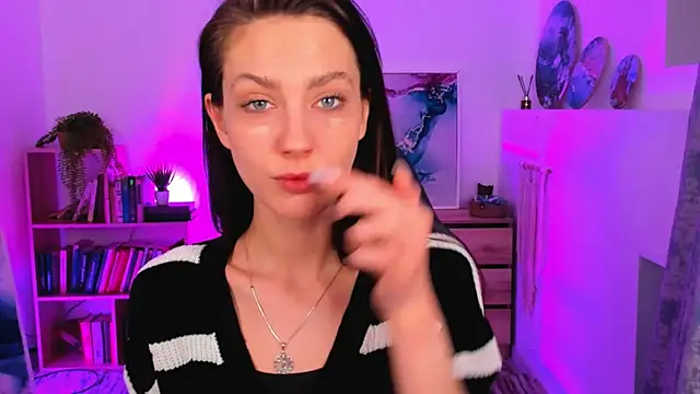 Snapshot of EmilyWilden chatting on 02/17/25, 11:55 EmilyWilden online show from 02/17/25, 11:55