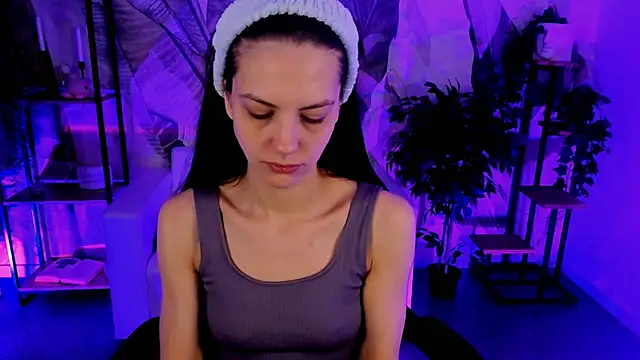 Snapshot of EmilyWilden chatting on 12/15/24, 05:45 EmilyWilden online show from 12/15/24, 05:45
